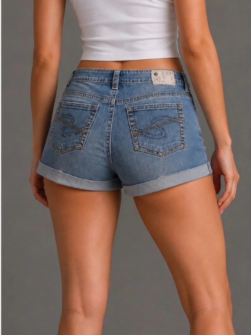 Silver Suki Women’s Denim Shorts Size 31/32 Blue Cuffed Stretch Low Rise Y2K - Picture 2 of 10